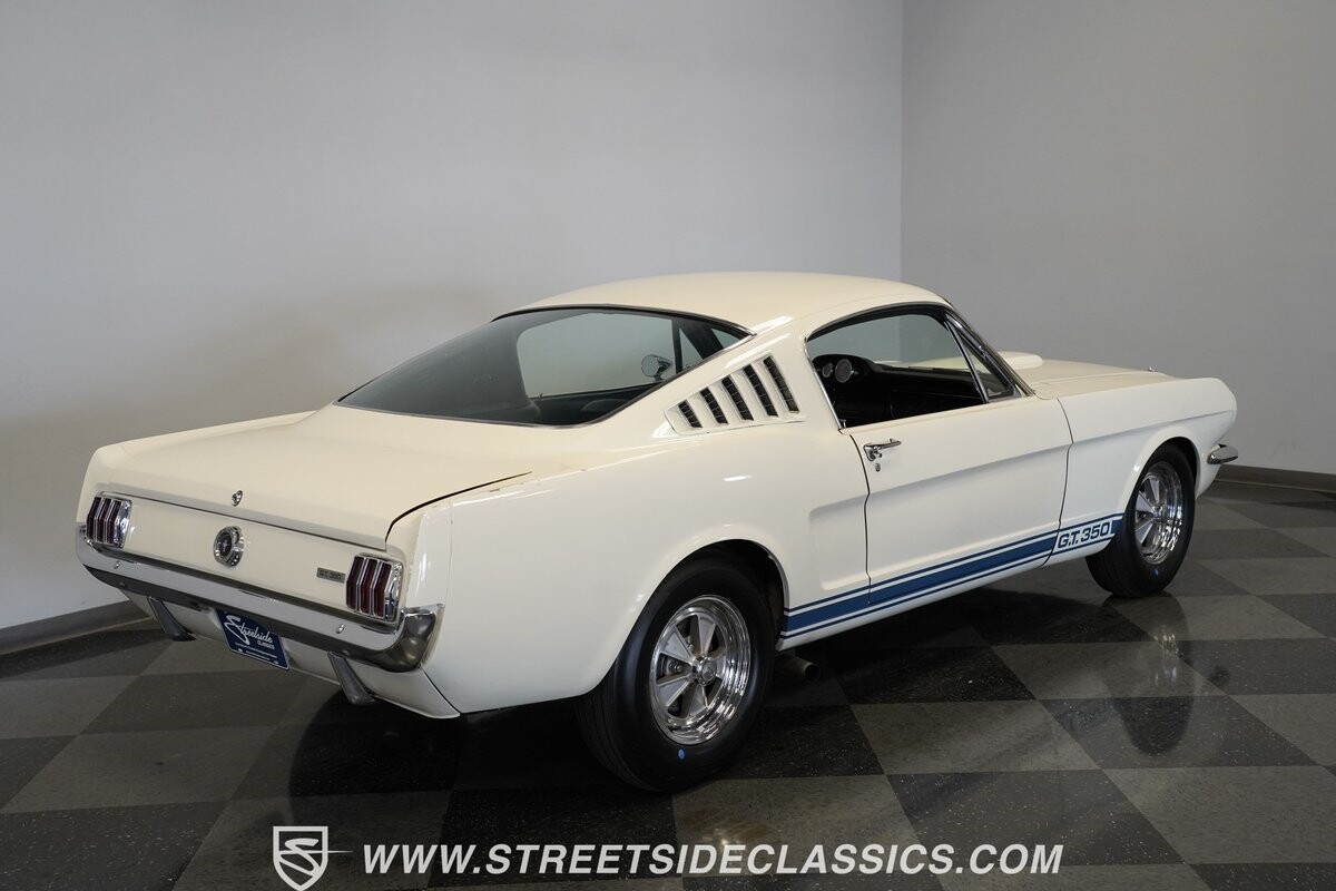 Ford-Mustang-1965-Fastback-10