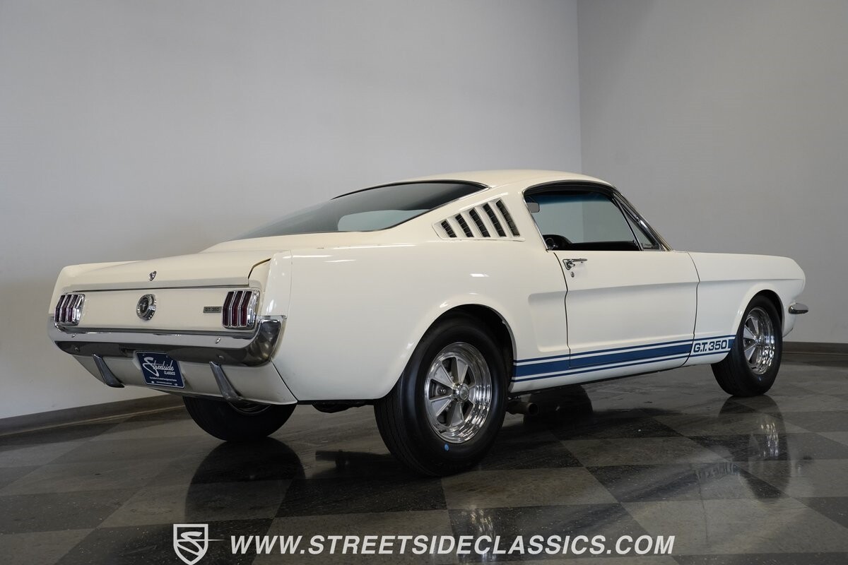 Ford-Mustang-1965-Fastback-11