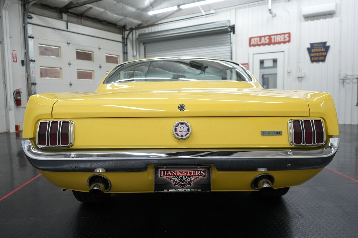 Ford-Mustang-1965-Fastback-12