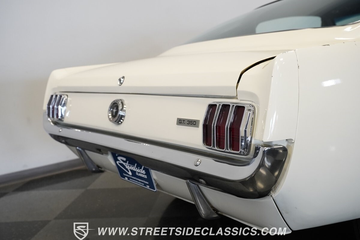 Ford-Mustang-1965-Fastback-12