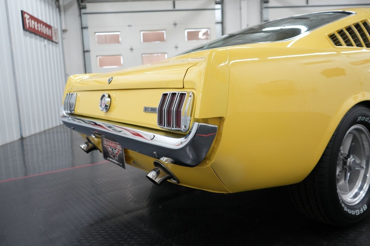 Ford-Mustang-1965-Fastback-13