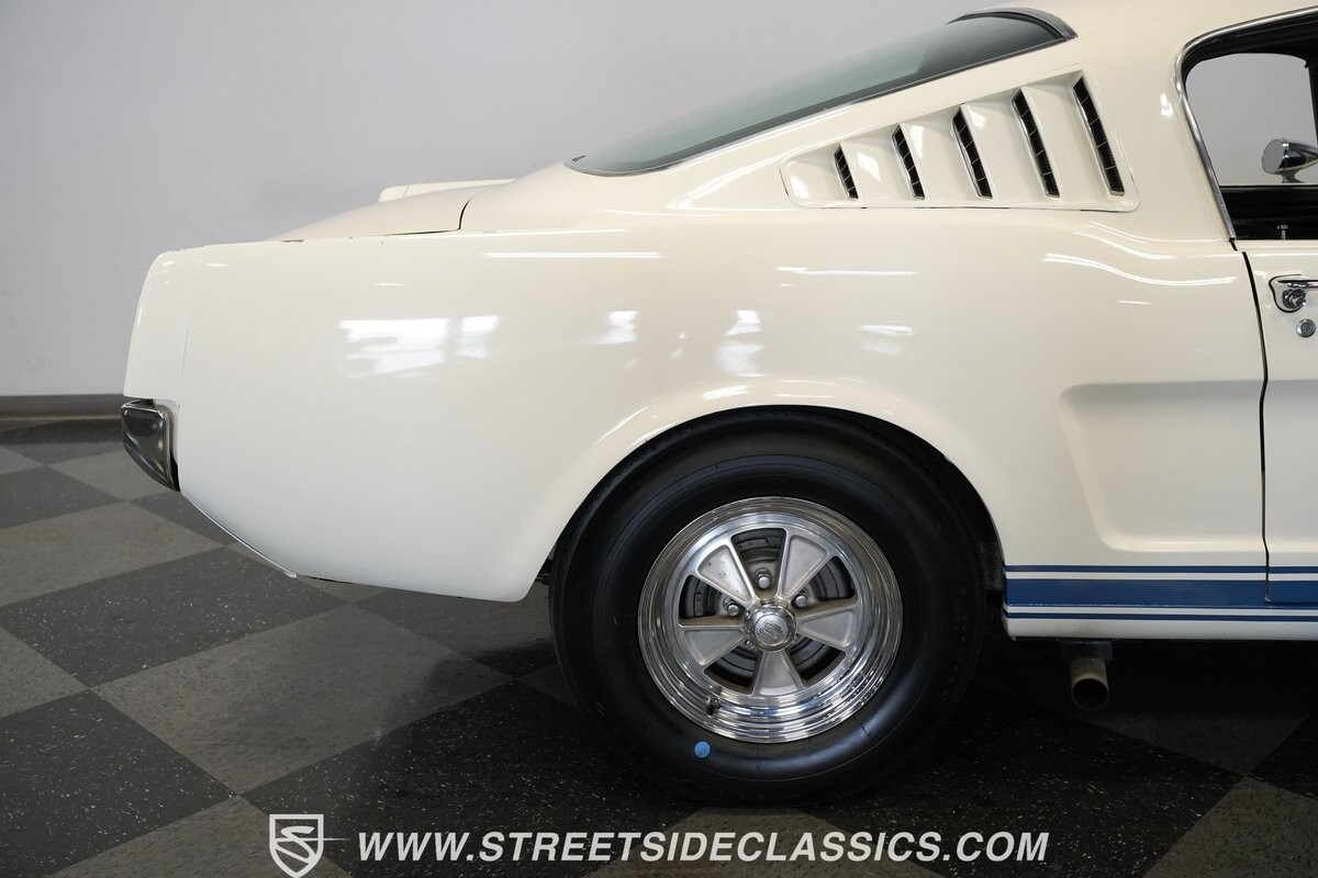 Ford-Mustang-1965-Fastback-13