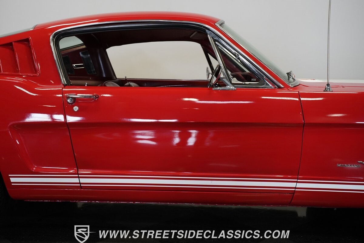 Ford-Mustang-1965-Fastback-15