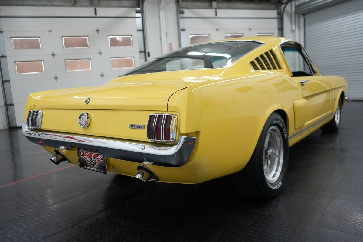 Ford-Mustang-1965-Fastback-16