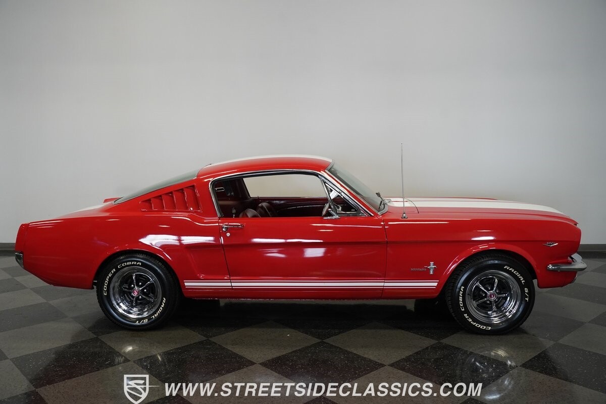 Ford-Mustang-1965-Fastback-17