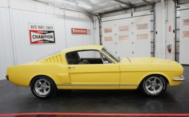 Ford-Mustang-1965-Fastback-17