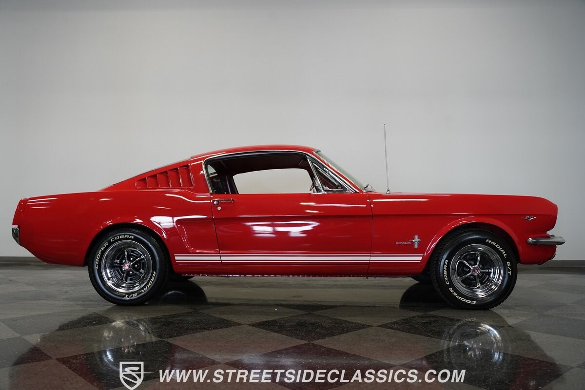 Ford-Mustang-1965-Fastback-18