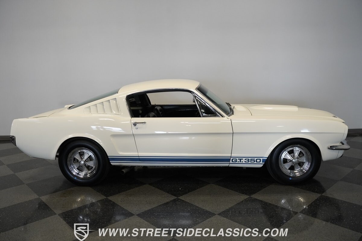 Ford-Mustang-1965-Fastback-18