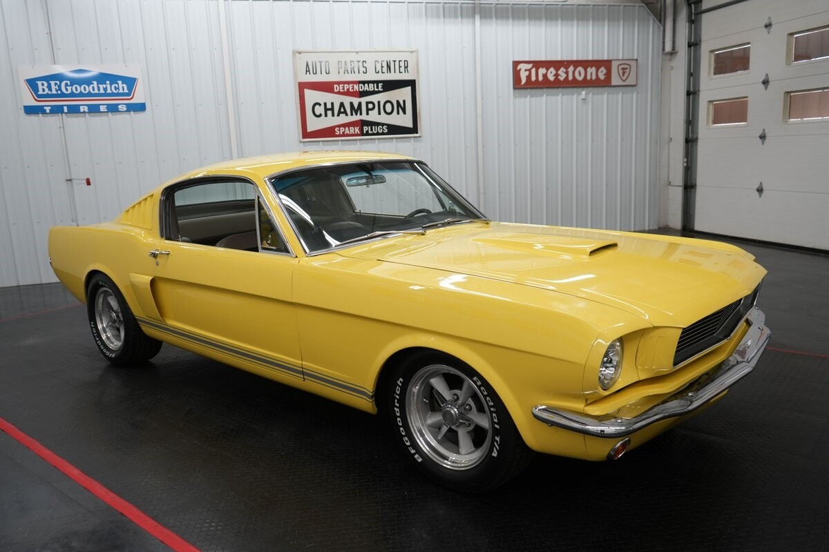 Ford-Mustang-1965-Fastback-19