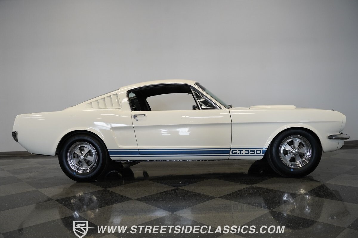 Ford-Mustang-1965-Fastback-19