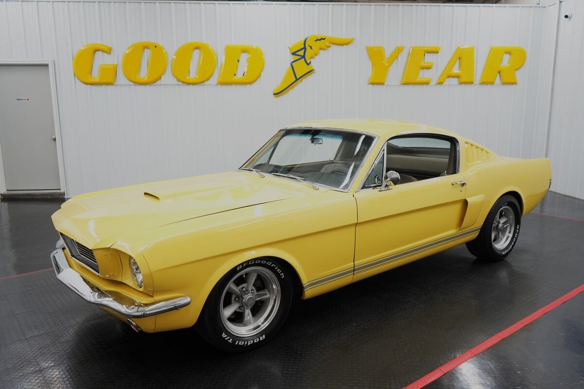 Ford-Mustang-1965-Fastback-2