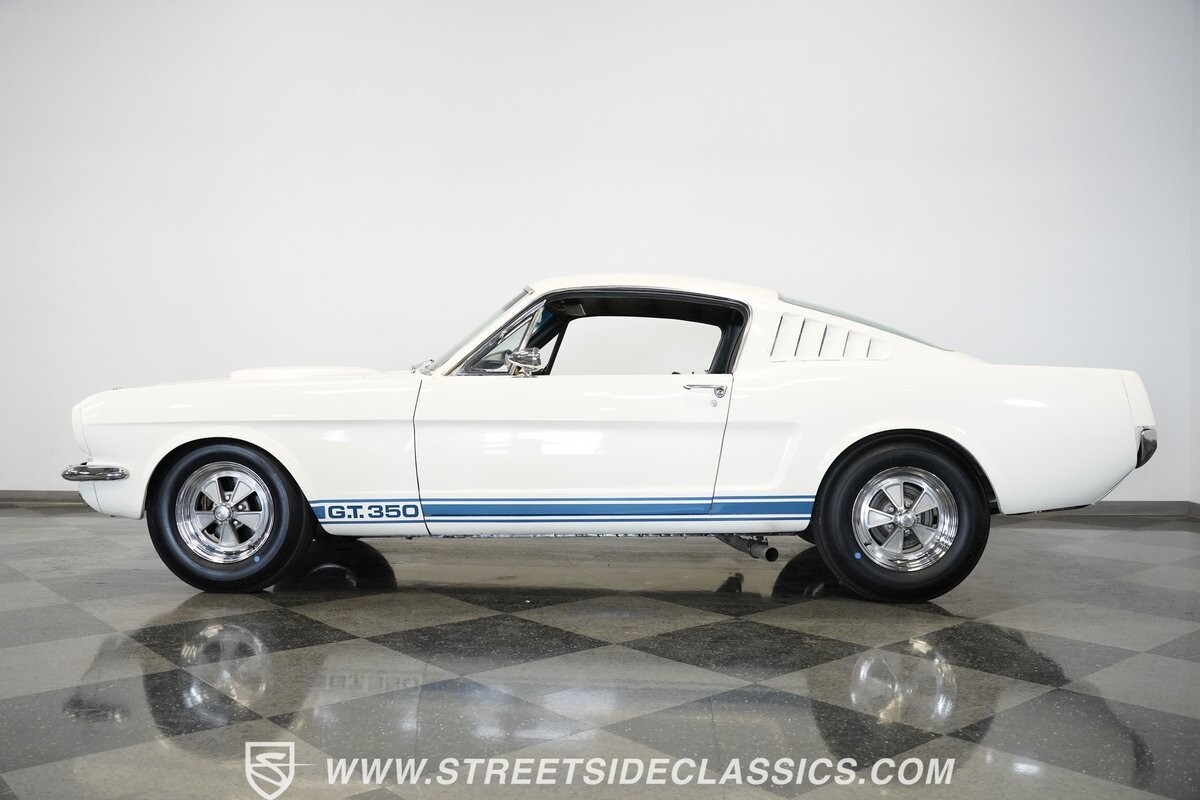 Ford-Mustang-1965-Fastback-2