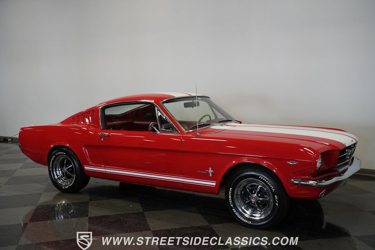 Ford-Mustang-1965-Fastback-21