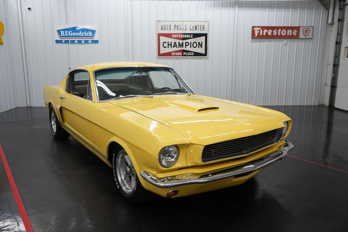 Ford-Mustang-1965-Fastback-21