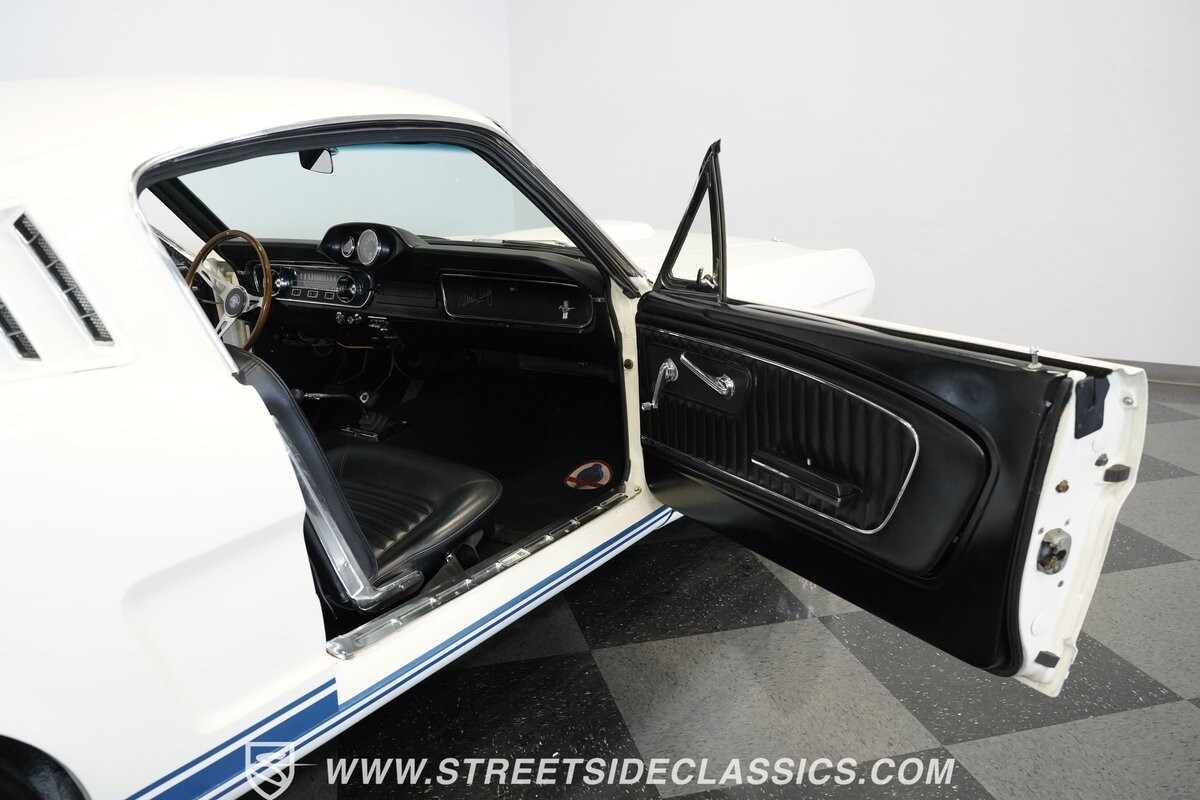 Ford-Mustang-1965-Fastback-22