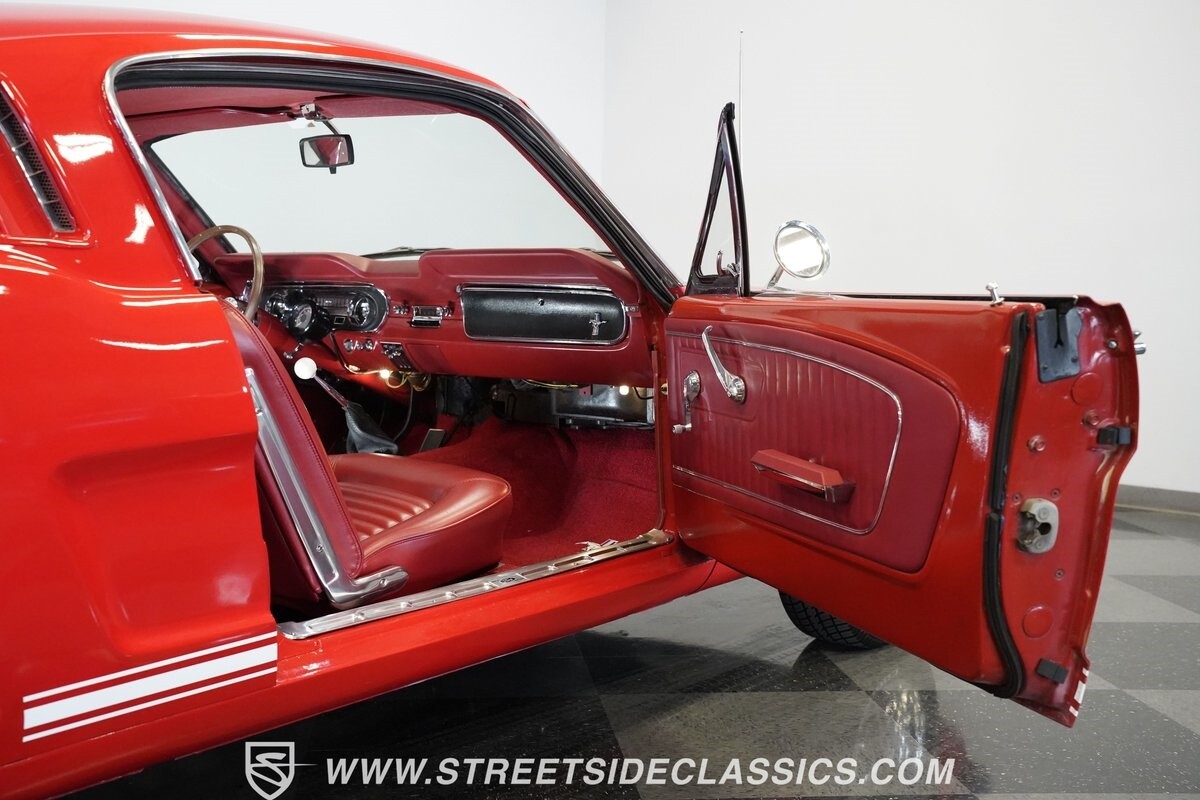 Ford-Mustang-1965-Fastback-23