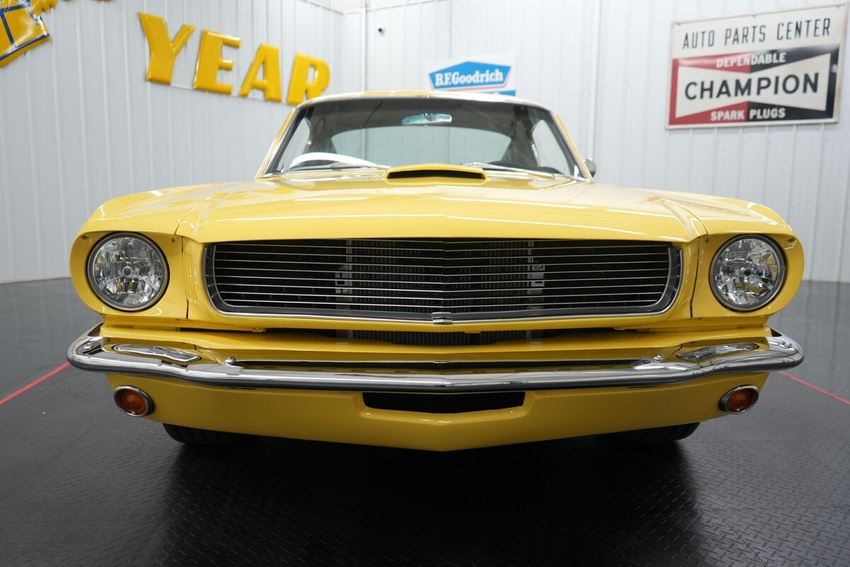 Ford-Mustang-1965-Fastback-27