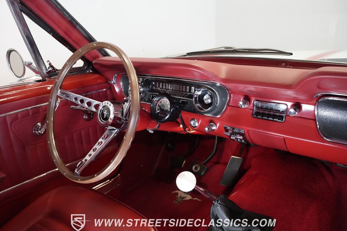 Ford-Mustang-1965-Fastback-28