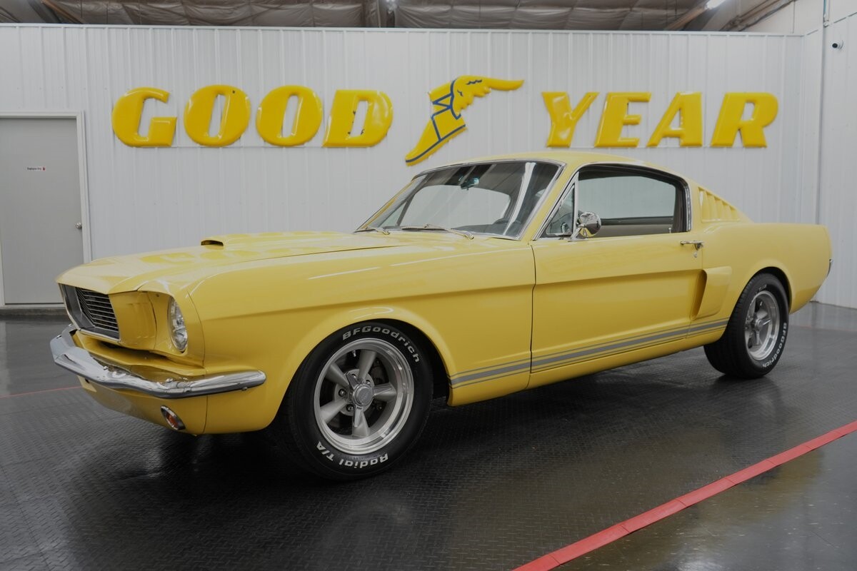 Ford-Mustang-1965-Fastback-3