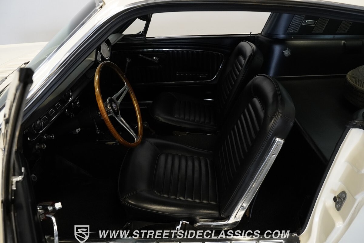 Ford-Mustang-1965-Fastback-3
