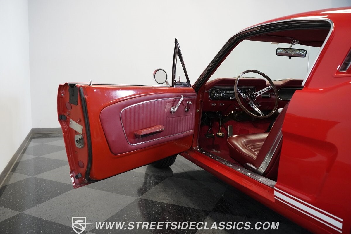 Ford-Mustang-1965-Fastback-30
