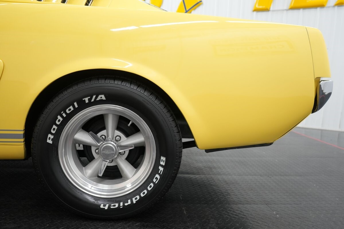 Ford-Mustang-1965-Fastback-32