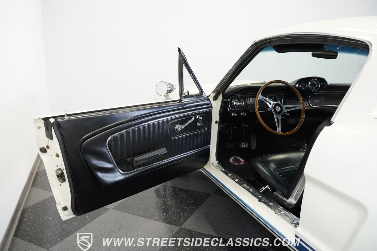 Ford-Mustang-1965-Fastback-33