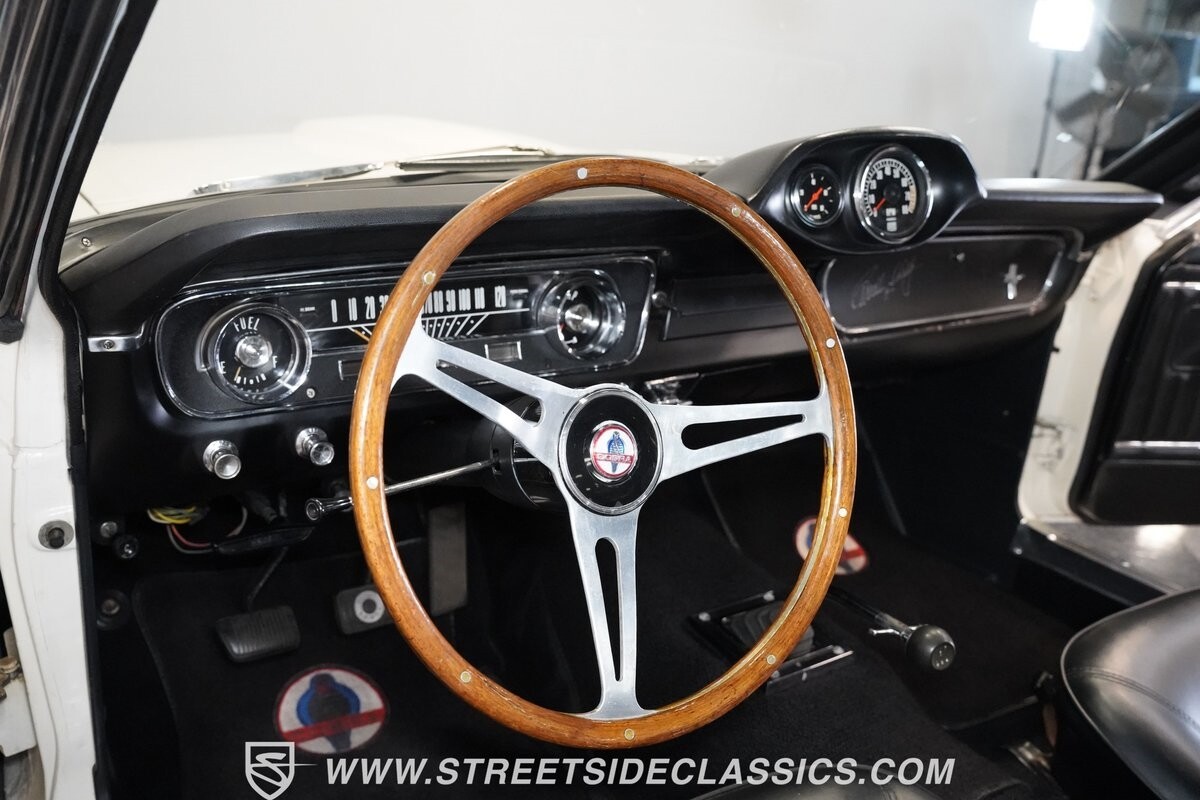 Ford-Mustang-1965-Fastback-35
