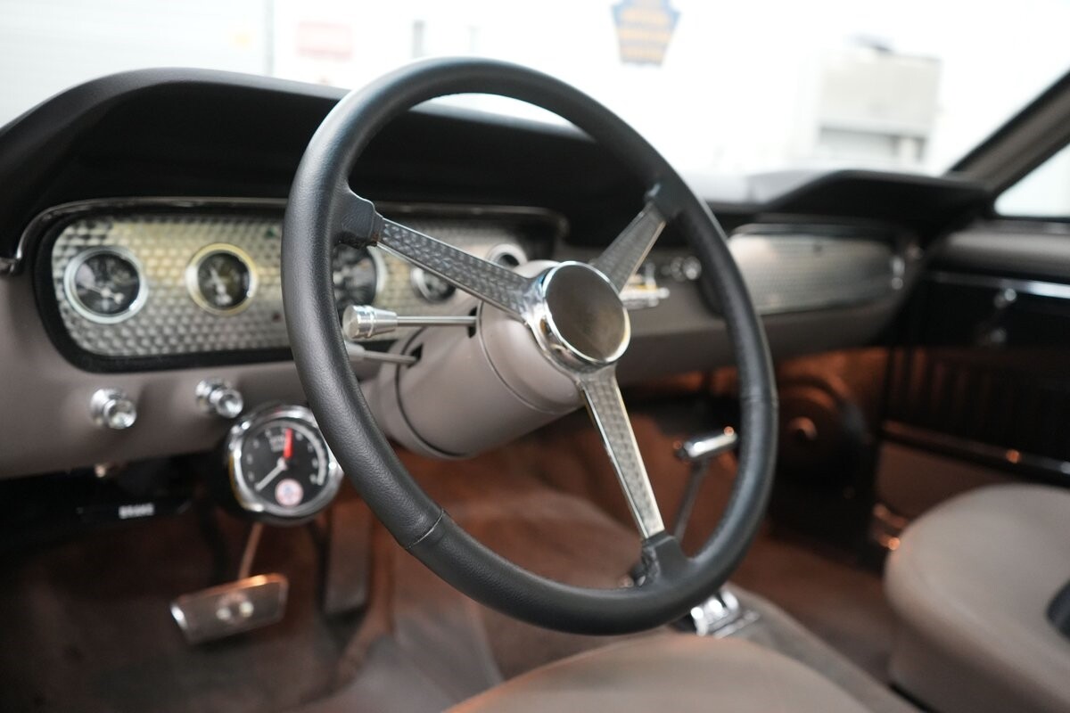 Ford-Mustang-1965-Fastback-37