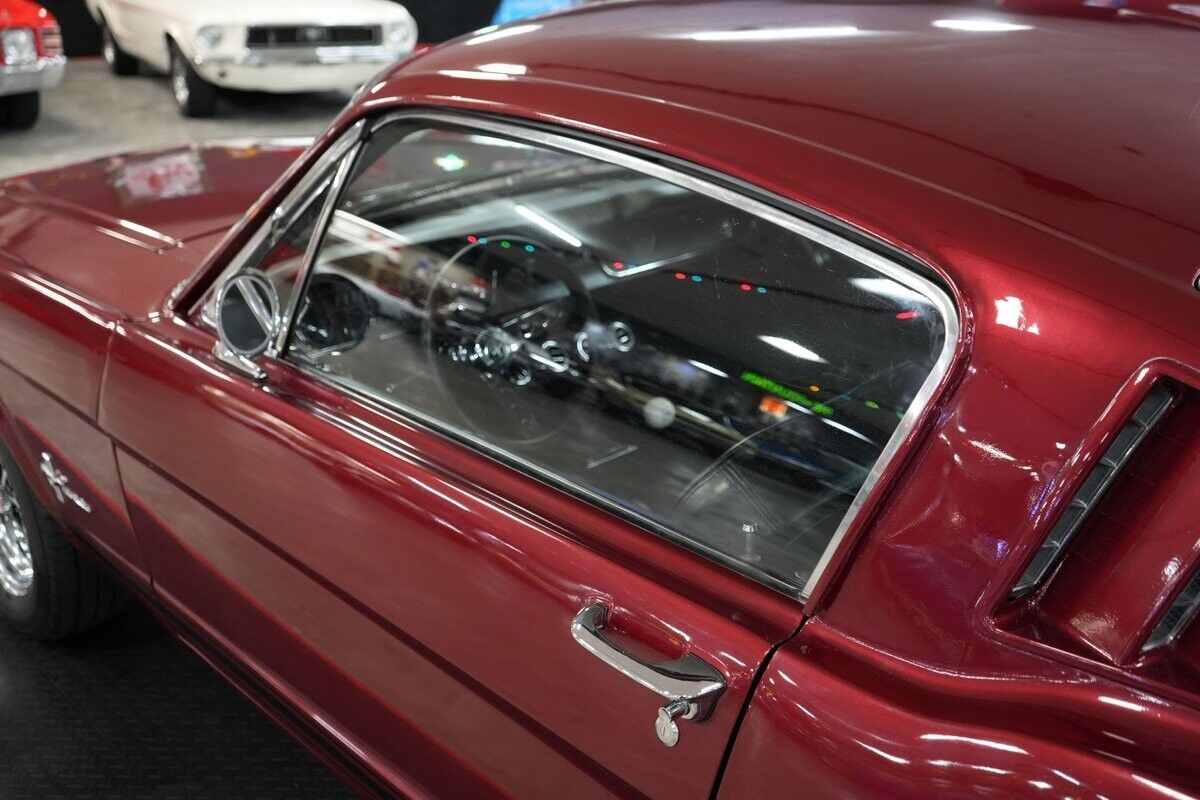 Ford-Mustang-1965-Fastback-37