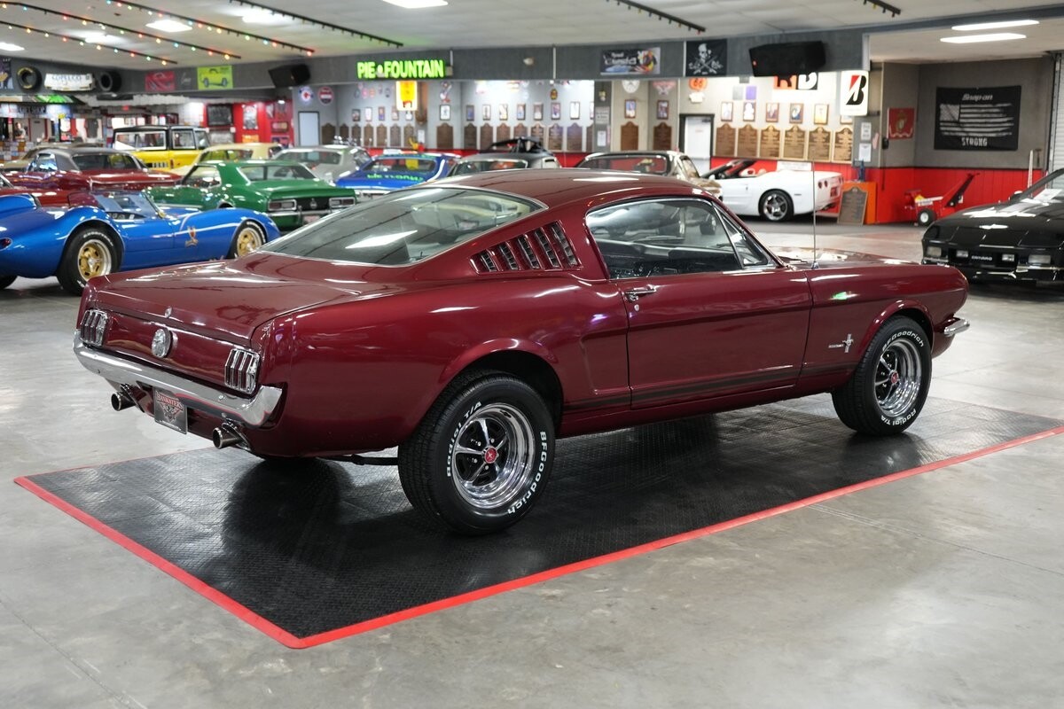 Ford-Mustang-1965-Fastback-5