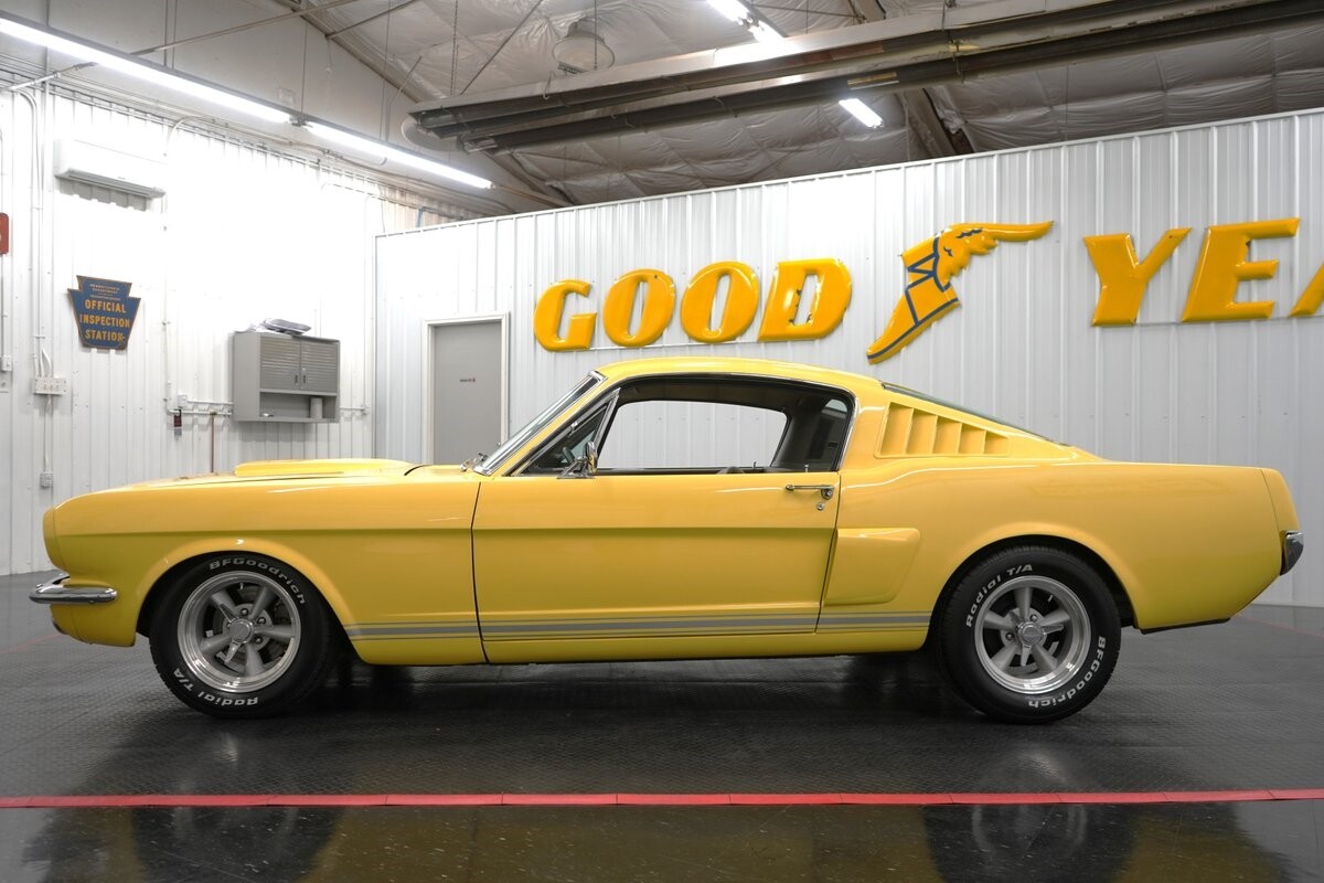 Ford-Mustang-1965-Fastback-5