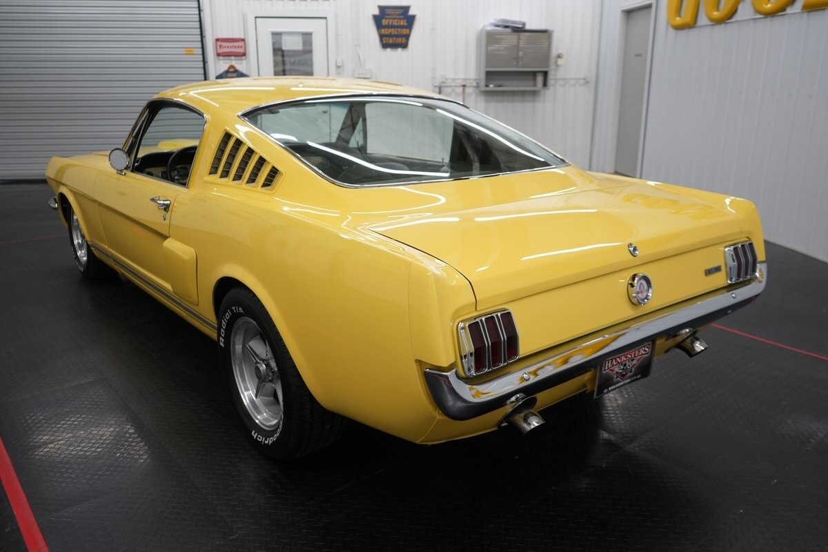 Ford-Mustang-1965-Fastback-6