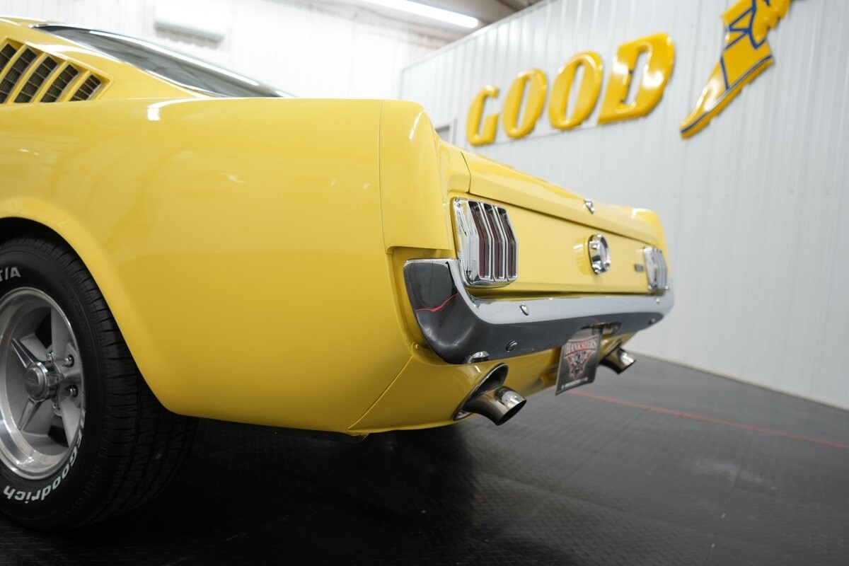 Ford-Mustang-1965-Fastback-8