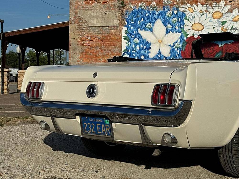 Ford-Mustang-1965-white-15