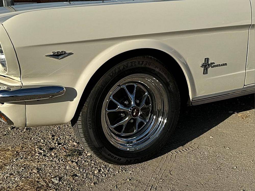Ford-Mustang-1965-white-18