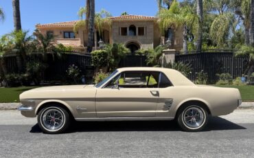 Ford-Mustang-1966-2