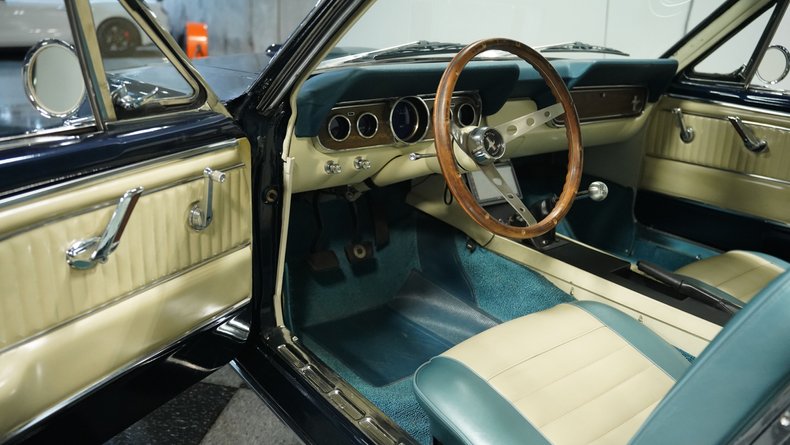 Ford-Mustang-1966-Caspian-Blue-White-23