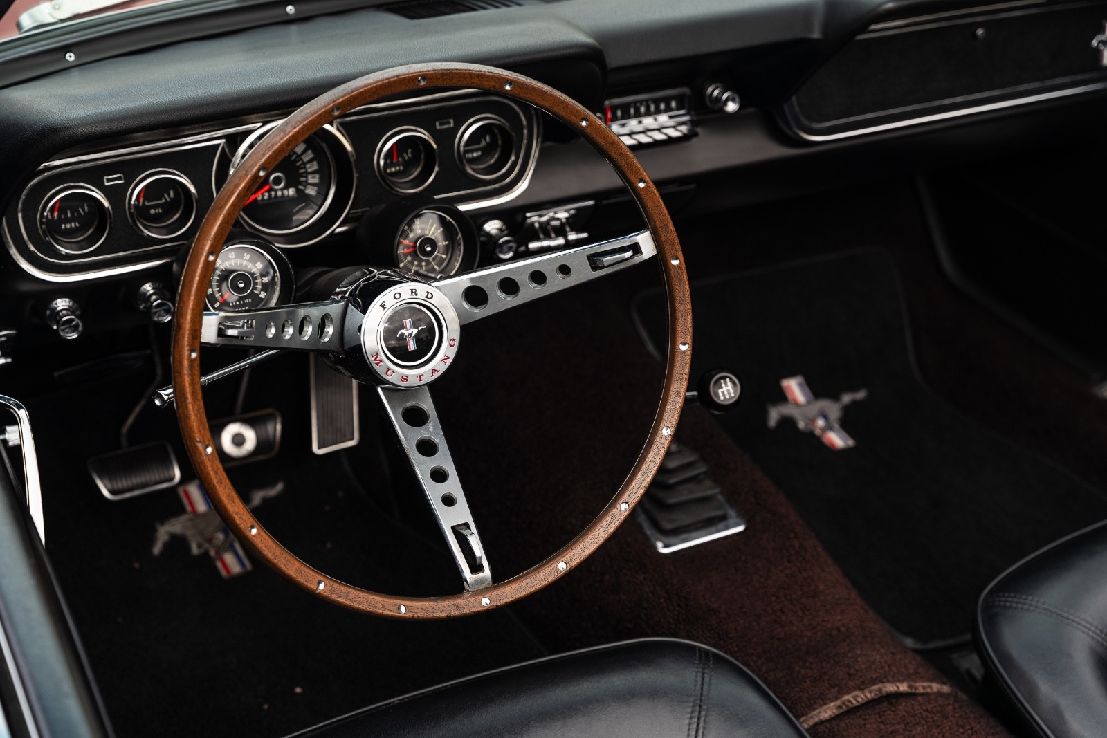 Ford-Mustang-1966-Convertible-10
