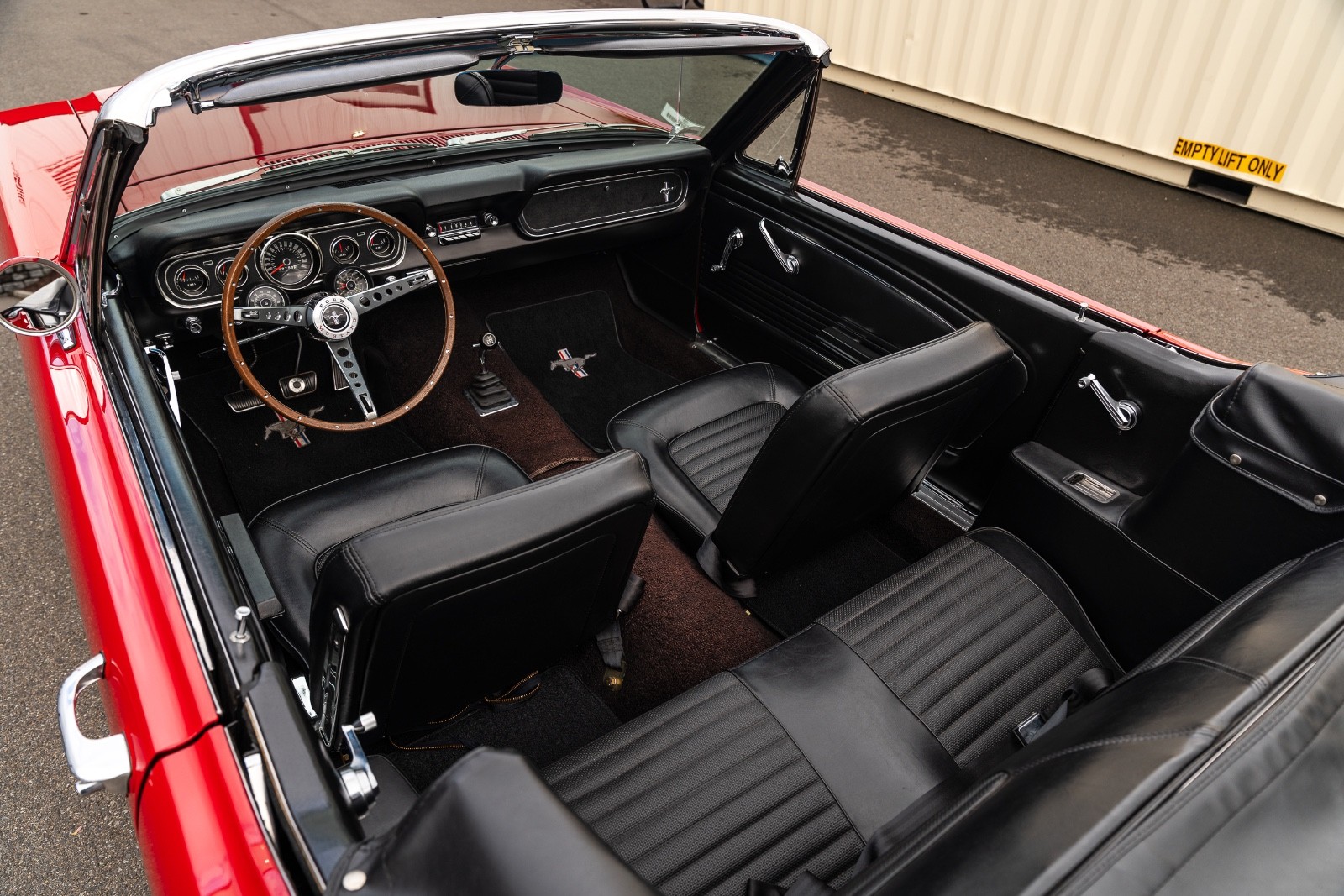Ford-Mustang-1966-Convertible-11