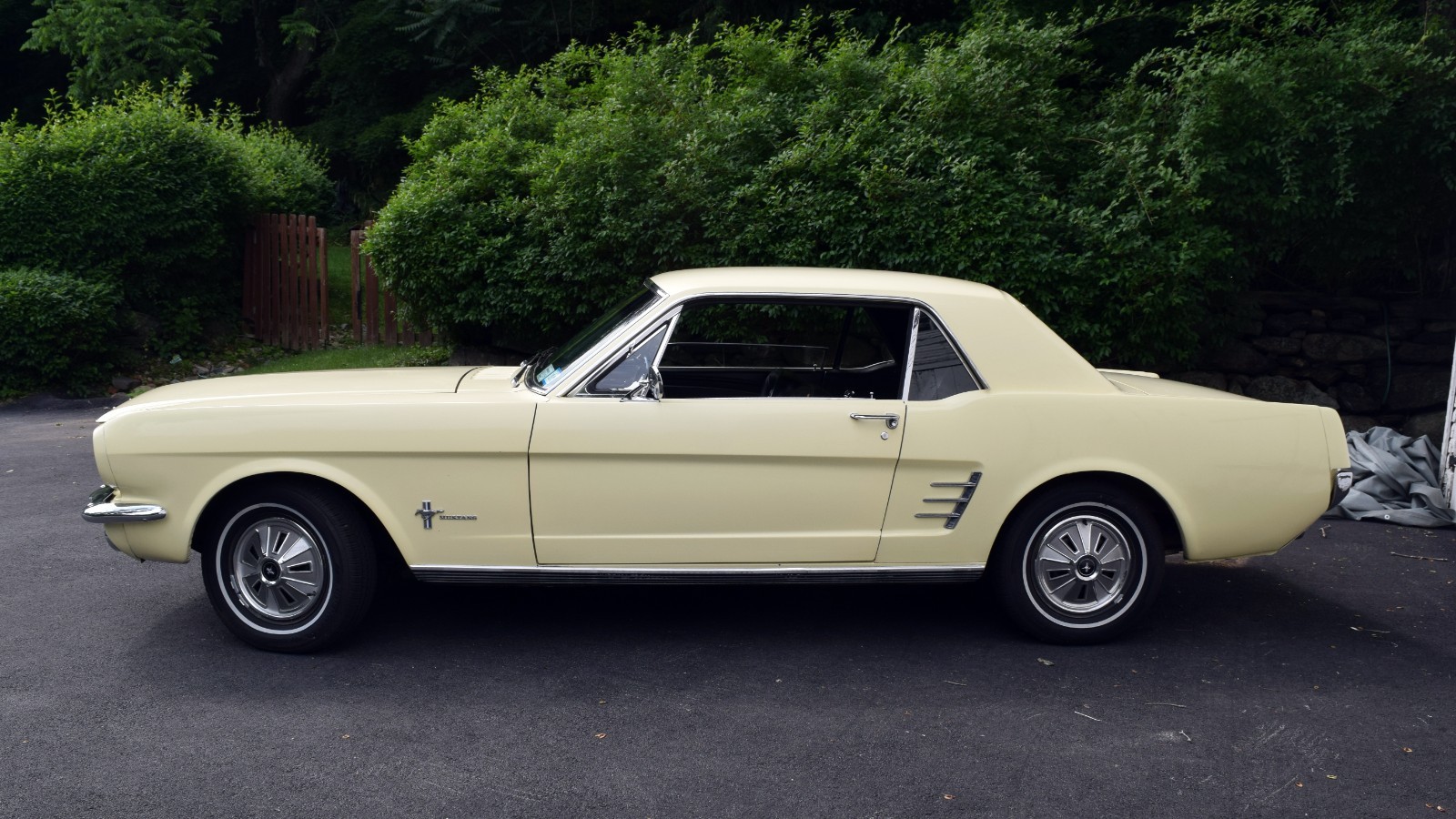 Ford-Mustang-1966-Coupe-2