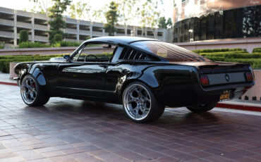 Ford-Mustang-1966-Fastback-11