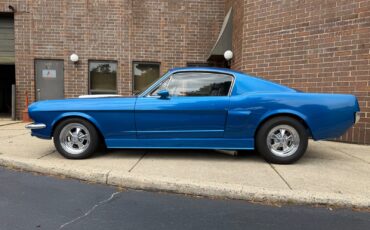 Ford-Mustang-1966-Fastback-2