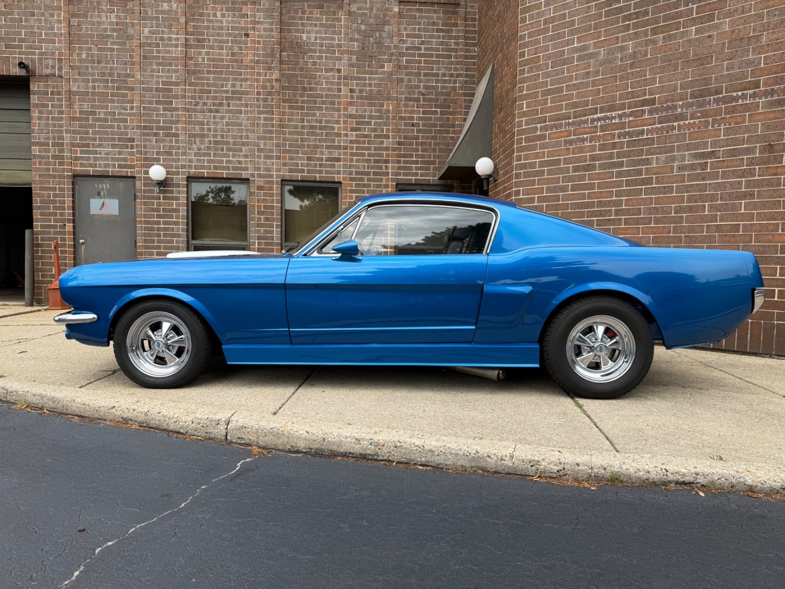 Ford-Mustang-1966-Fastback-2