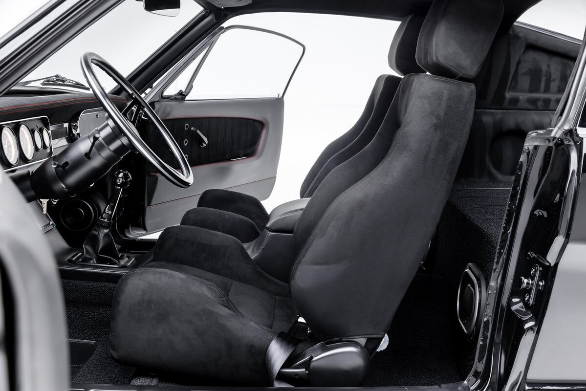 Ford-Mustang-1966-Fastback-37