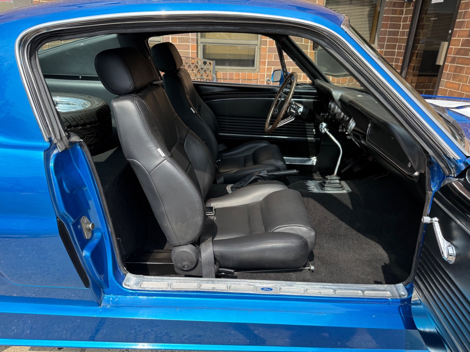 Ford-Mustang-1966-Fastback-37