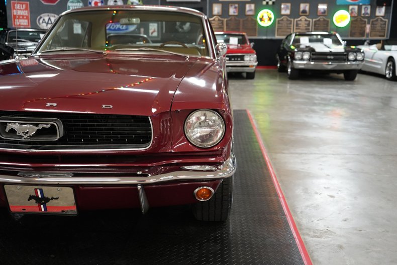 Ford-Mustang-1966-Maroon-Tan-21