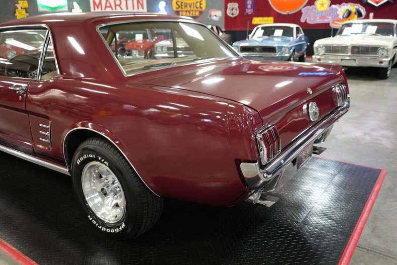 Ford-Mustang-1966-Maroon-Tan-48