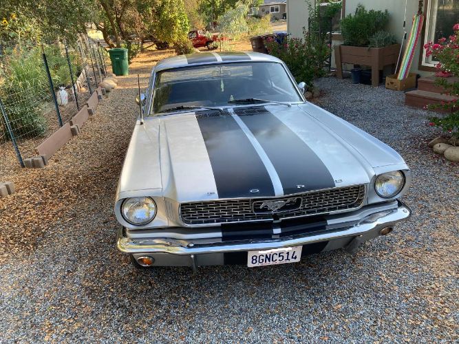 Ford-Mustang-1966-Silver-3