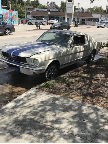 Ford-Mustang-1966-White-17